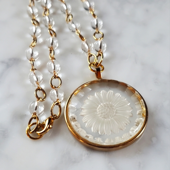 Vintage etched glass flower pendant necklace - Picture 3 of 7